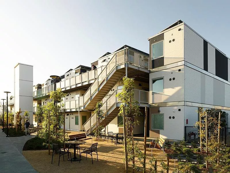 Shtëpi shumëkatëshe të parafabrikuara me kontejnerë